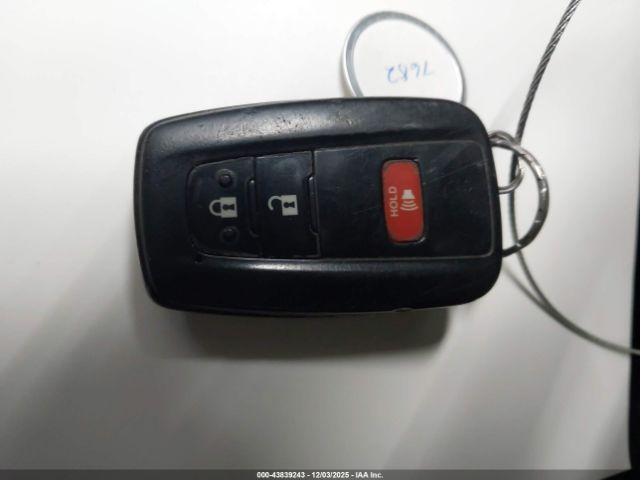 Toyota Prius Two Image 8