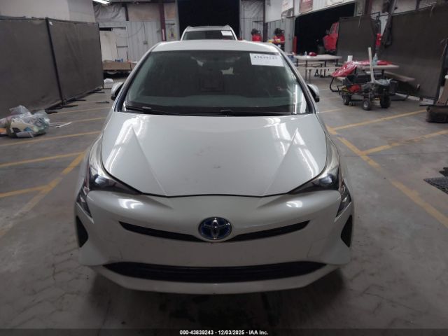 Toyota Prius Two Image 12