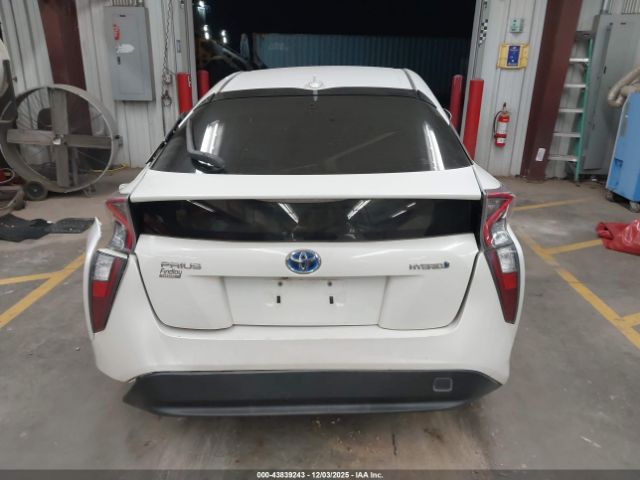 Toyota Prius Two Image 15