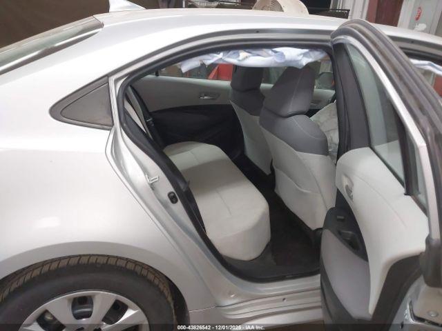 Toyota Corolla Le Image 8