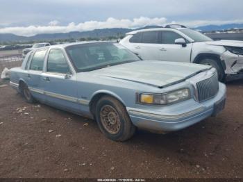  Salvage Lincoln Towncar