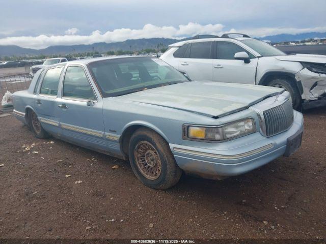  Salvage Lincoln Towncar