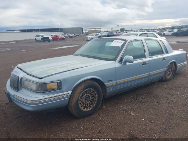 Lincoln Towncar Executive Image 2