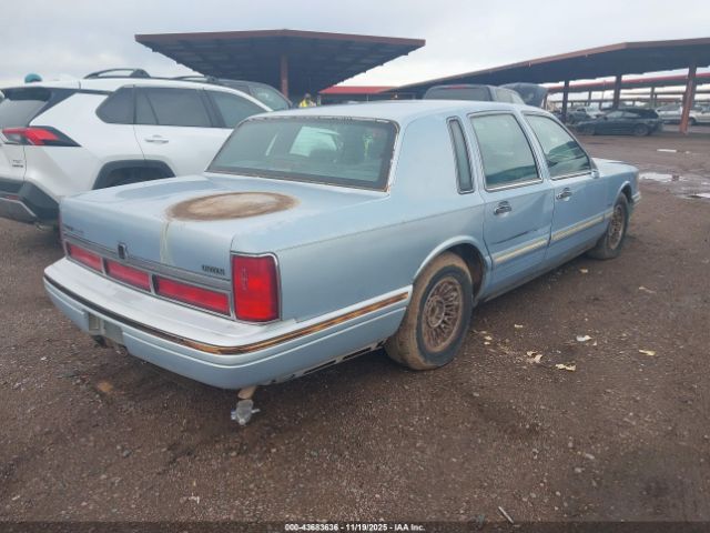 Lincoln Towncar Executive Image 4