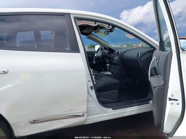 Nissan Rogue S Image 4