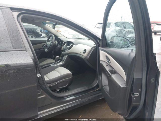 Chevrolet Cruze Ls Auto Image 4