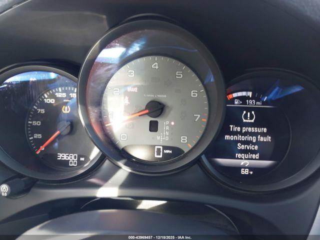 Porsche Macan S Image 10