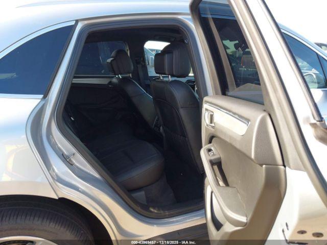 Porsche Macan S Image 4