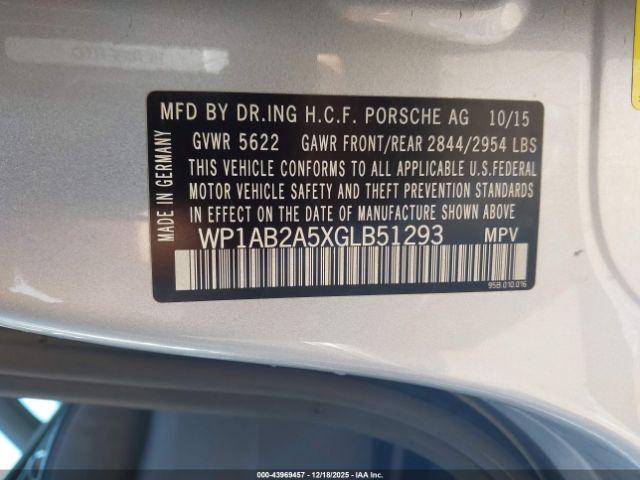 Porsche Macan S Image 17