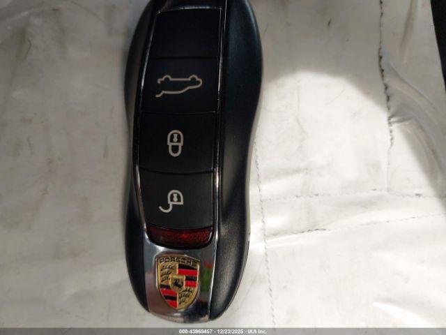 Porsche Macan S Image 15