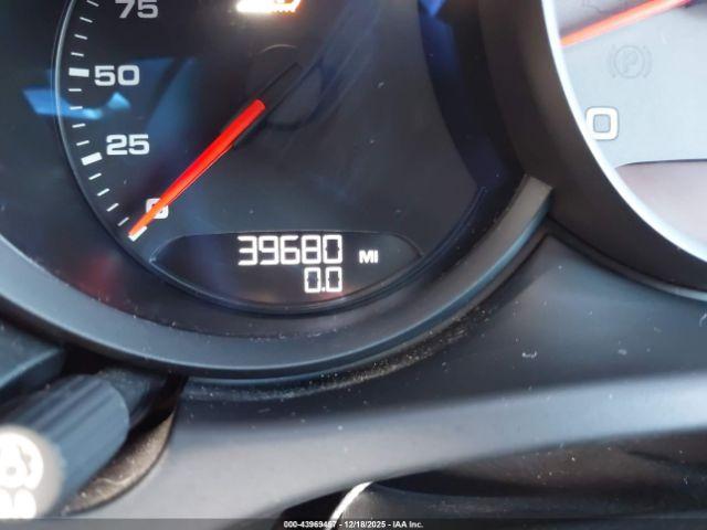 Porsche Macan S Image 16