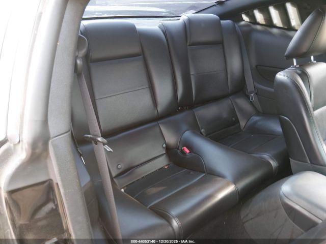 Ford Mustang Image 2