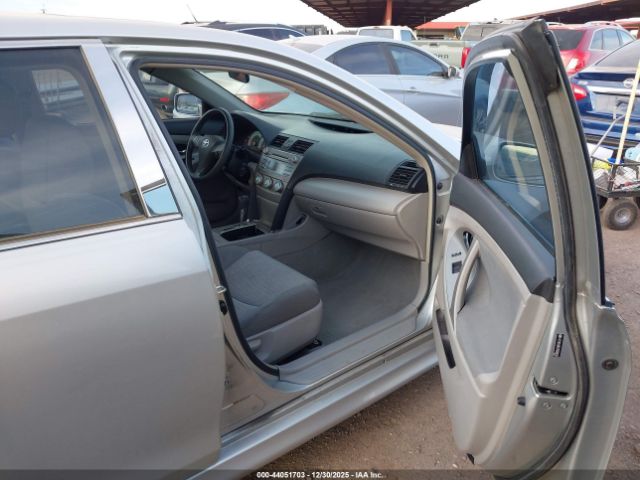 Toyota Camry Se Image 8