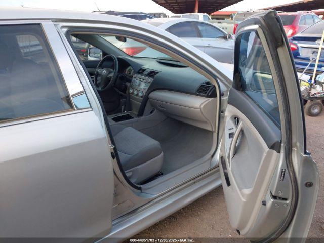 Toyota Camry Se Image 8