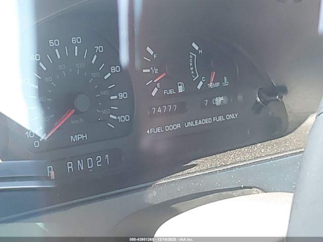 Nissan Quest Image 11