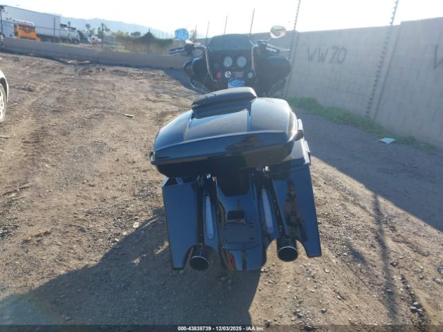 Harley-Davidson Flhtcu Image 4