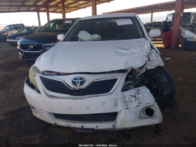 Toyota Camry Se Image 6