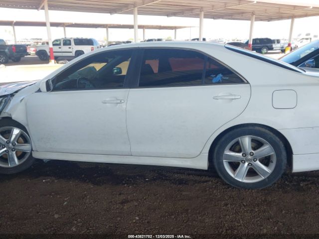 Toyota Camry Se Image 12