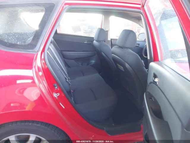 Hyundai ELANTRA Image 12