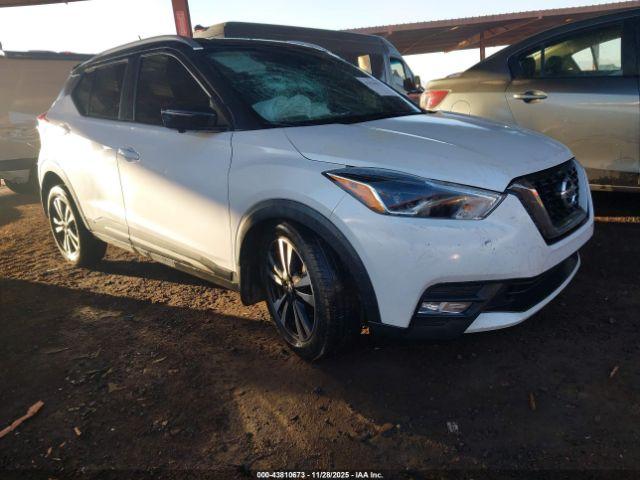 Salvage Nissan Kicks