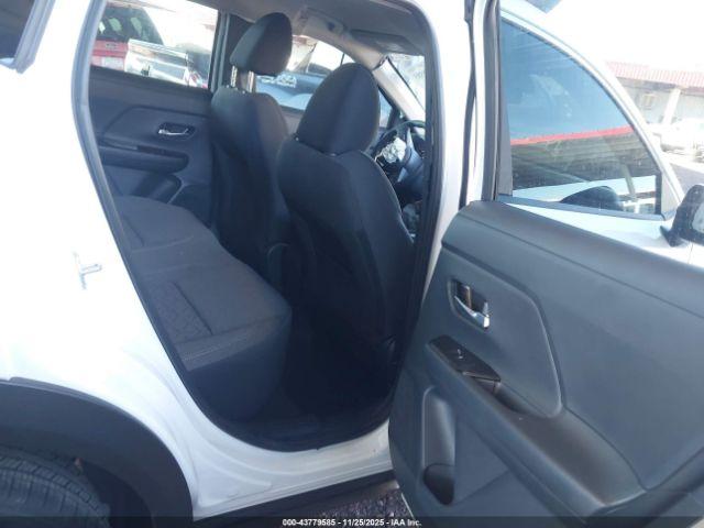 Nissan Kicks Sv Fwd Image 3