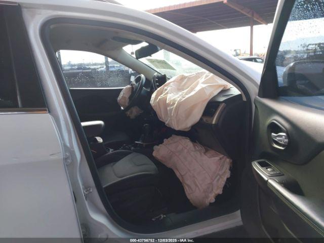 Jeep Cherokee Latitude Image 11