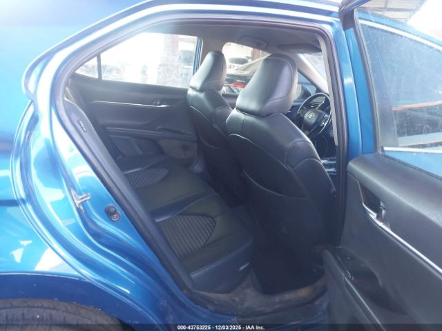 Toyota Camry Se Image 13