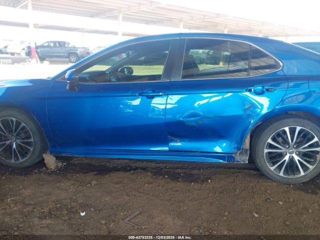 Toyota Camry Se Image 11