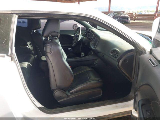 Dodge Challenger Image 4