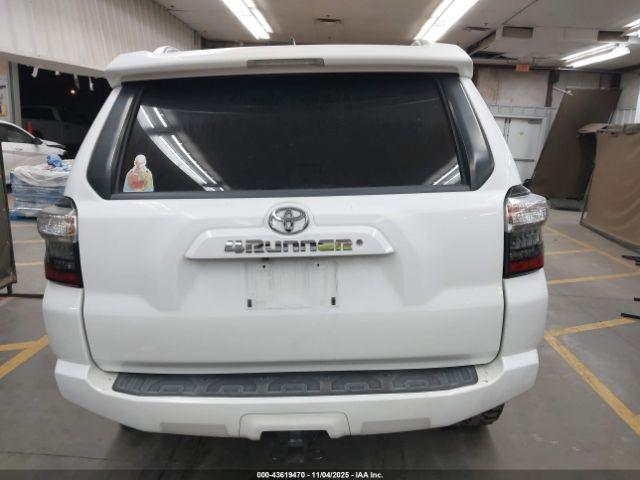 Toyota 4Runner Sr5 Image 13