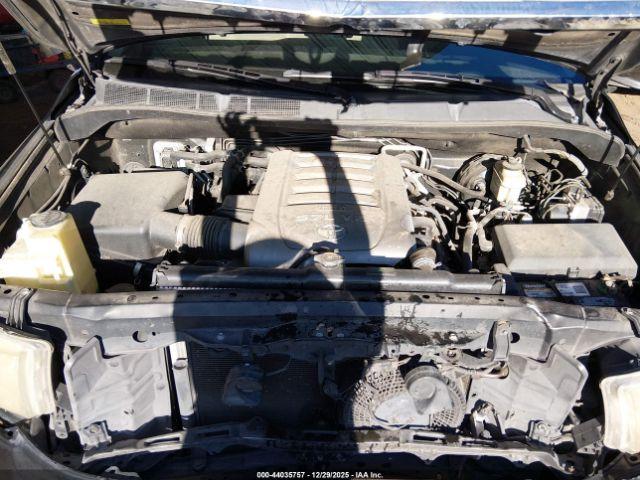 Toyota Sequoia Sr5 5.7l V8 Image 12