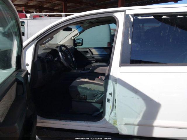 Nissan Titan Sv Image 8