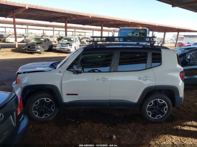 Jeep Renegade Trailhawk 4x4 Image 13