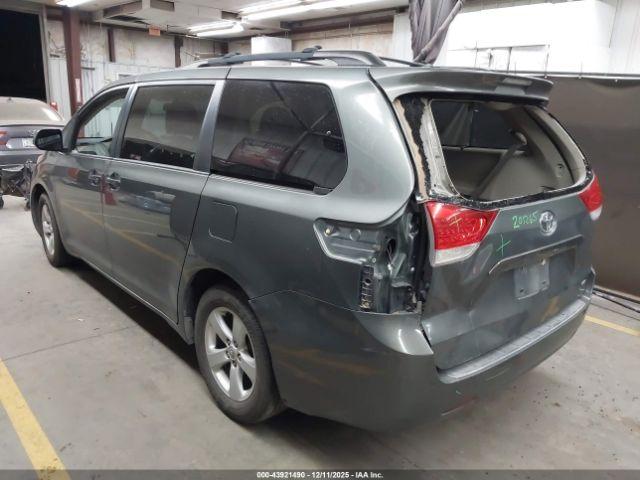 Toyota Sienna Le V6 8 Passenger Image 4