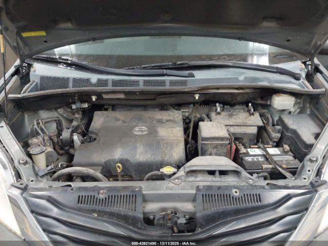 Toyota Sienna Le V6 8 Passenger Image 13