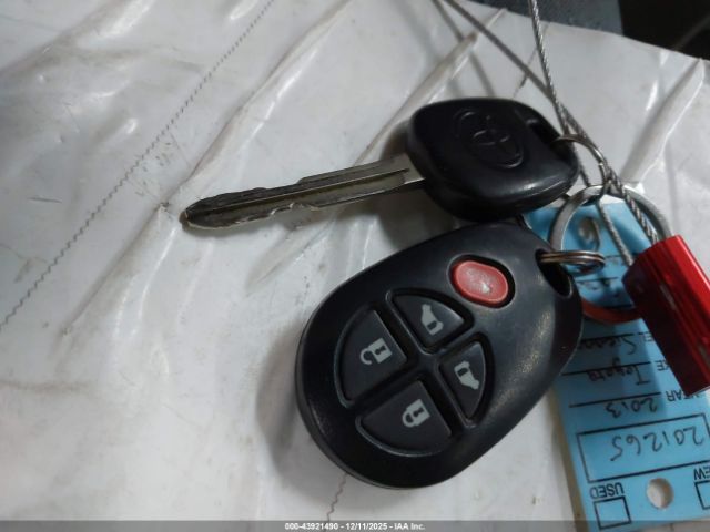 Toyota Sienna Le V6 8 Passenger Image 2