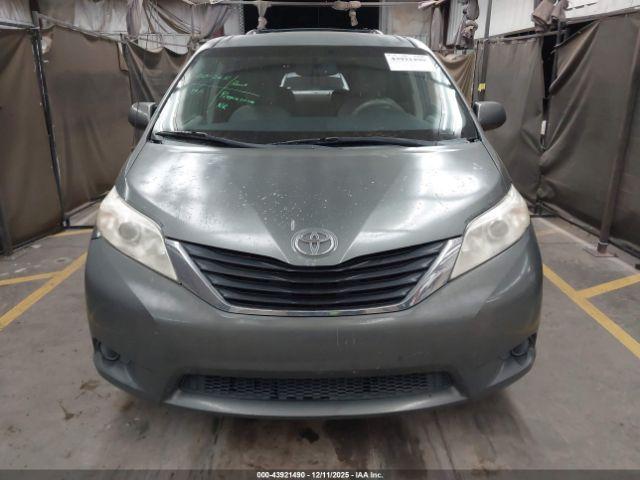 Toyota Sienna Le V6 8 Passenger Image 3