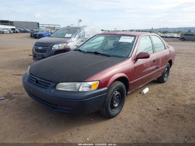 Toyota Camry Le Image 2