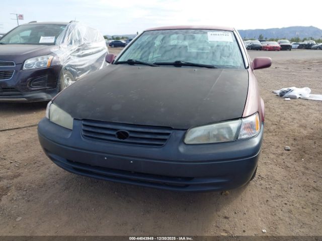 Toyota Camry Le Image 3