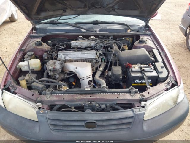 Toyota Camry Le Image 10