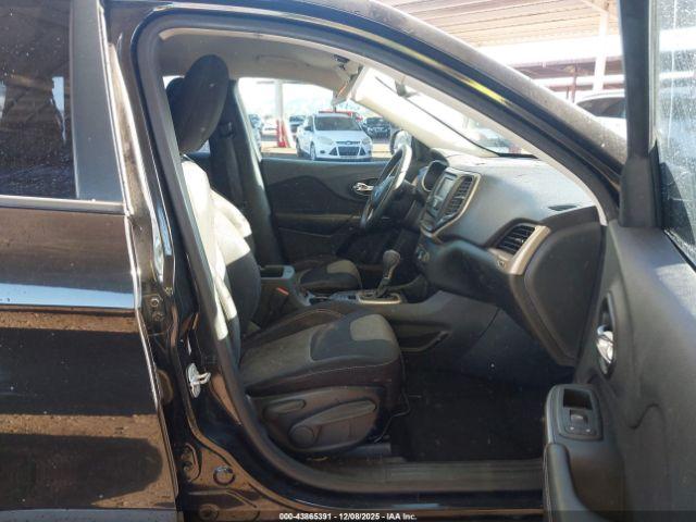 Jeep Cherokee Sport Image 4