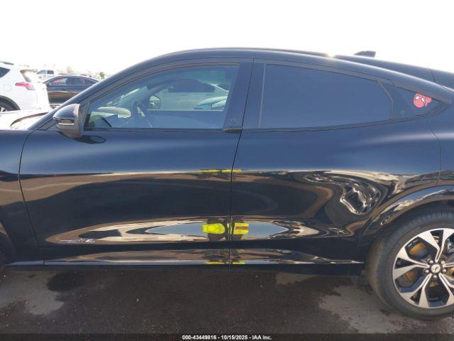 Ford Mustang Premium Image 9