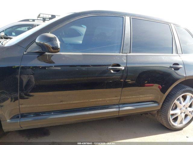 Porsche Cayenne S Image 12