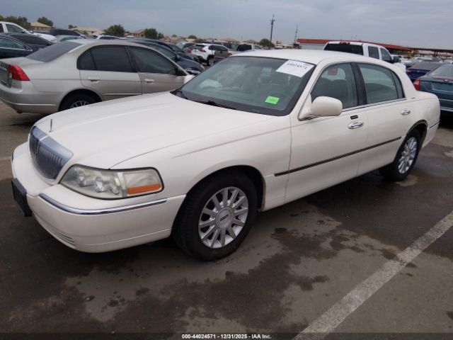 Lincoln Towncar Signature Image 4