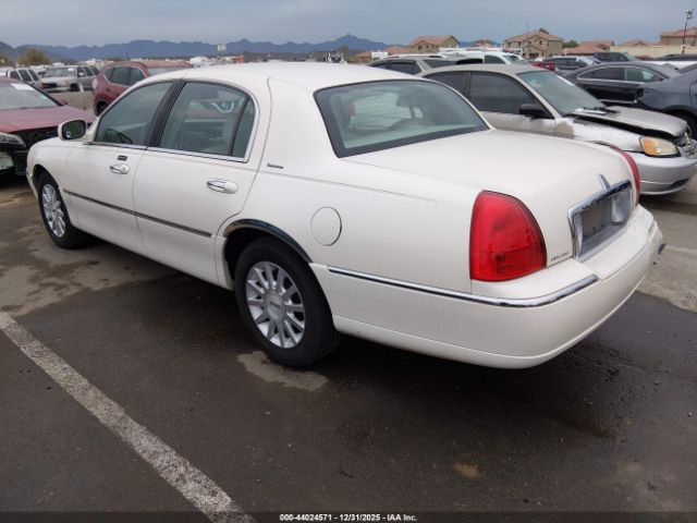 Lincoln Towncar Signature Image 6