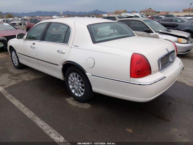 Lincoln Towncar Signature Image 6