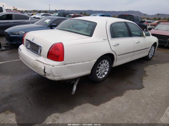 Lincoln Towncar Signature Image 7