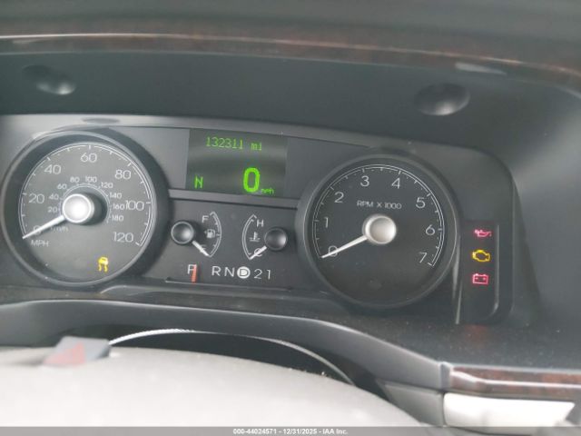 Lincoln Towncar Signature Image 9