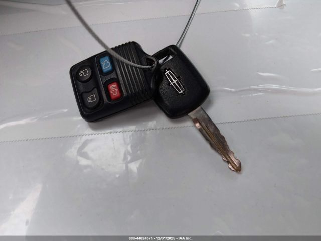 Lincoln Towncar Signature Image 14