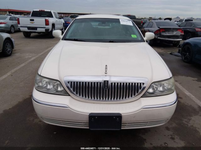 Lincoln Towncar Signature Image 15